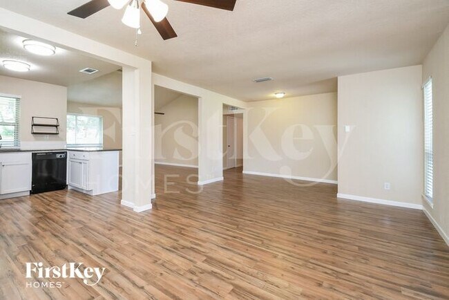Building Photo - 333 E Springdale Ln