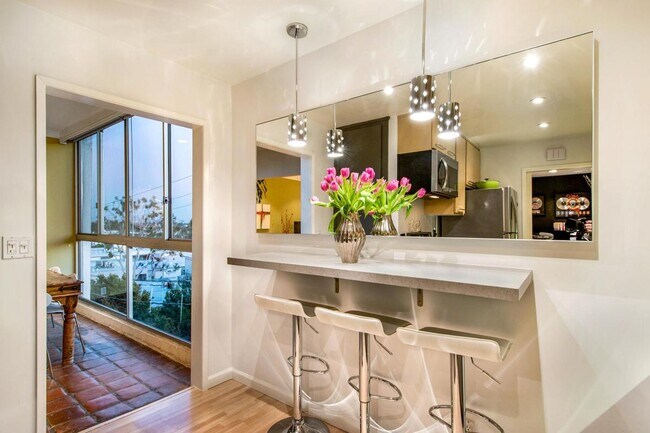 Fotografía del edificio - 8550 Holloway Dr