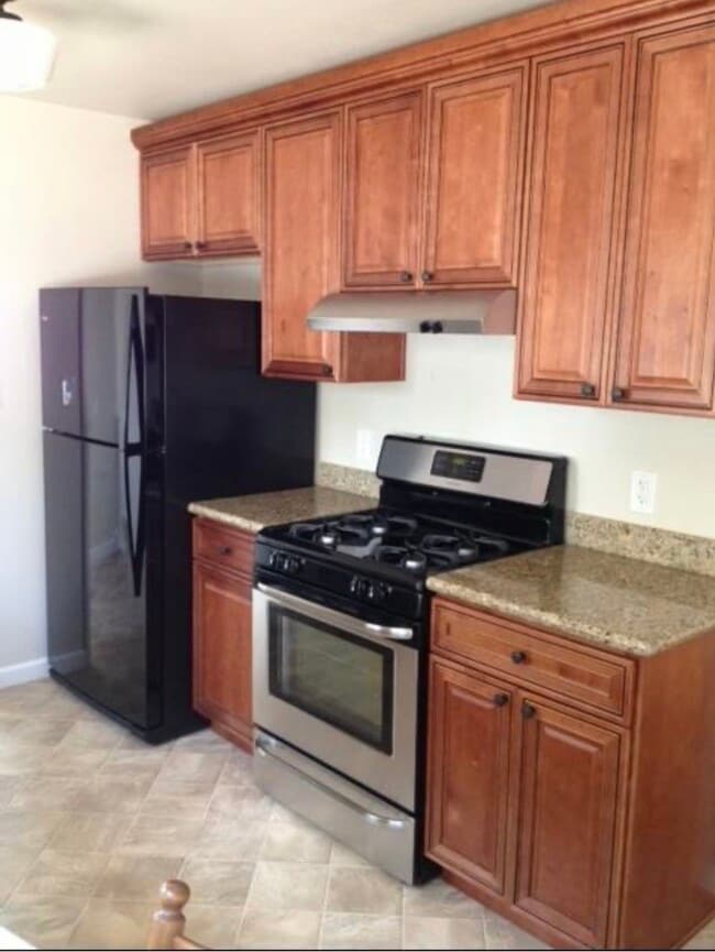 Building Photo - 1195 Santa Ana St