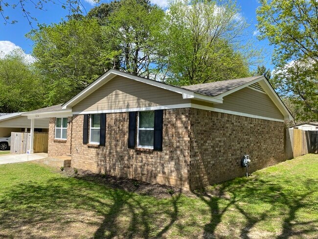 Building Photo - 7370 Meadowbrook Dr - Available Now!