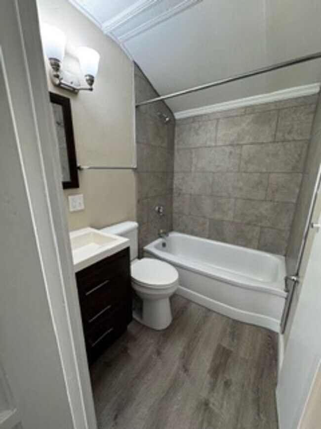 Foto del edificio - 2 Bedroom Pet Friendly Home now available