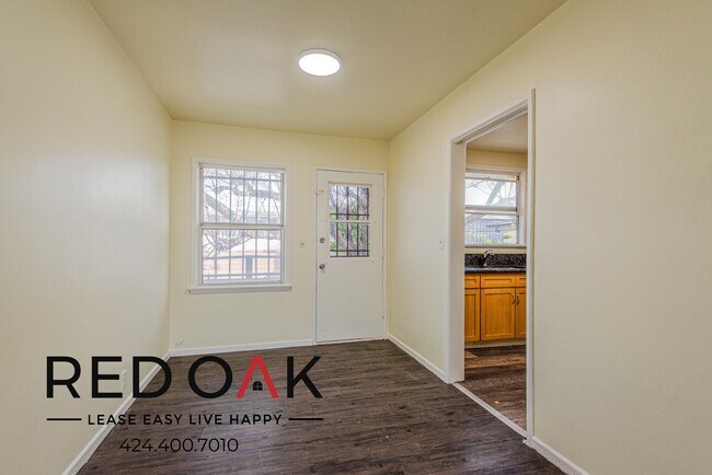 Foto del edificio - Recently Refinished, Airy and Bright Two B...