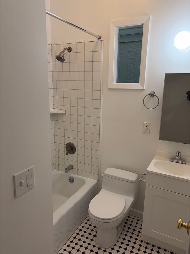 Foto del edificio - Charming One Bedroom in Hayes Valley **Washer/Dryer**Open Sat/Sun 3-4**