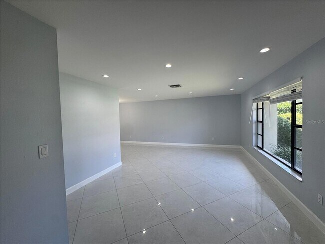 Building Photo - 120 Annwood Rd