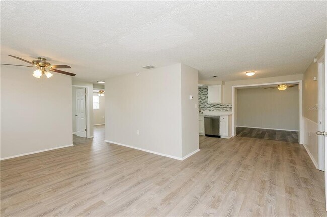 Foto del edificio - 1319 Gerard Ln