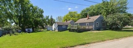 Building Photo - 1601 W 11th St