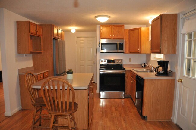 Foto del edificio - 147 High Rock Rd