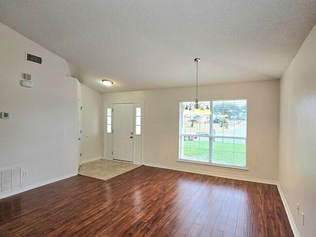 Foto del edificio - 6525 Tampa Dr