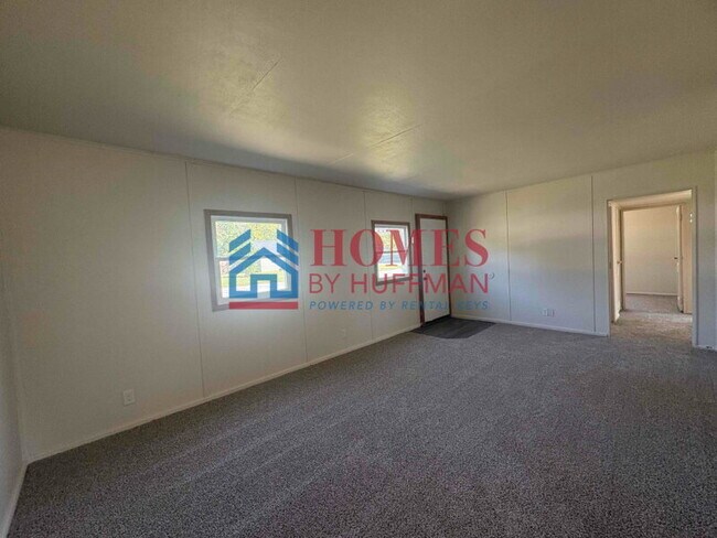Foto del edificio - 3 Bedroom Home | 2 Car Detached Garage