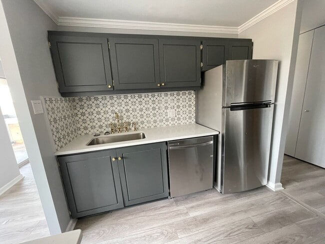 Building Photo - Santa Fe Condo- NEWLY REMODELED & MOVE-IN READY!!