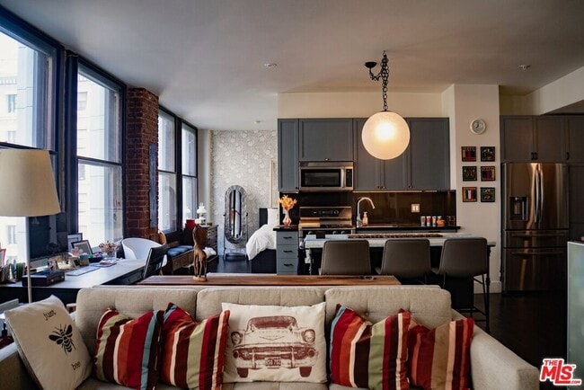 Foto del edificio - 460 S Spring St