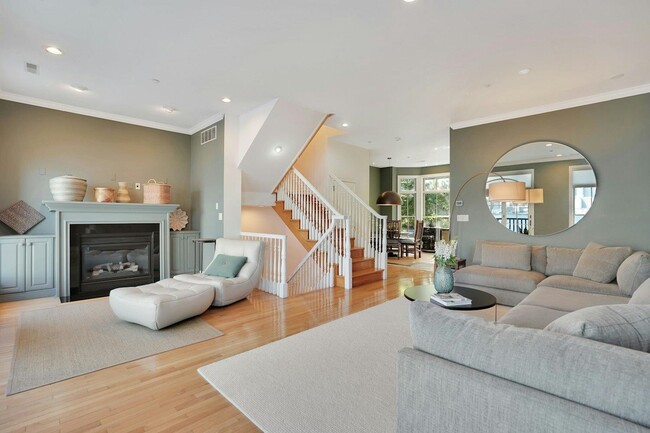 Building Photo - 3 Regency Pl