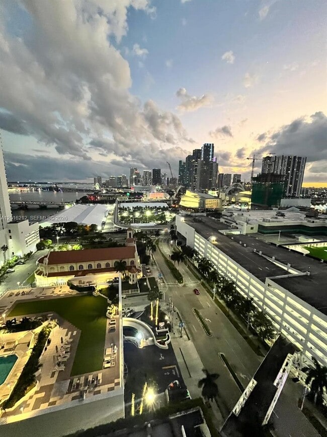 Building Photo - 1717 N Bayshore Dr