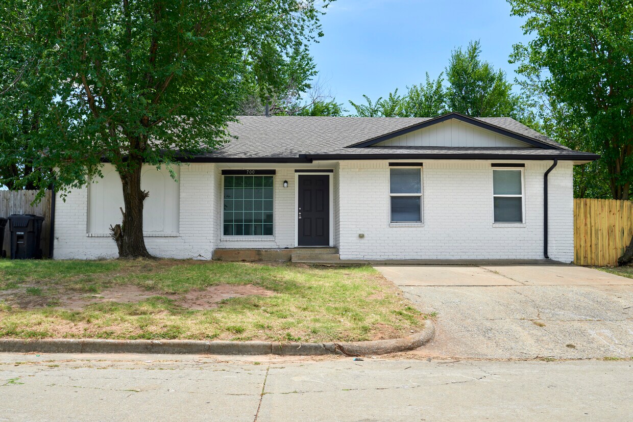 700 NW 18th St, Moore, OK 73160 House Rental in Moore, OK