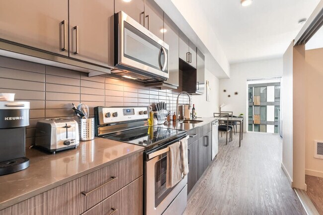 Foto del edificio - 16450 Redmond Wy