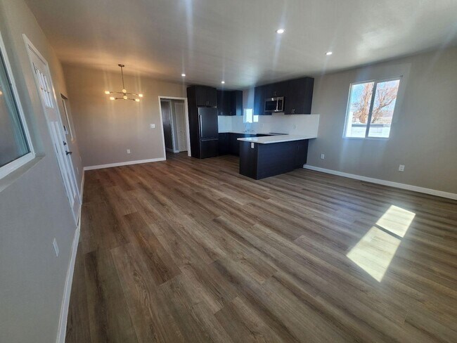 Building Photo - Beautiful Remodeled Home