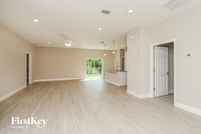 Building Photo - 2530 Eldron Blvd SE