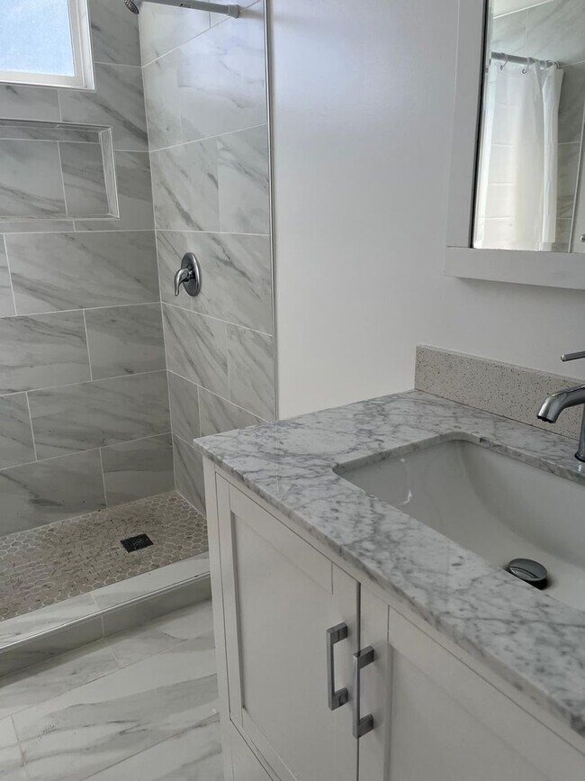 Foto del edificio - Beautiful Apartment in Panorama City