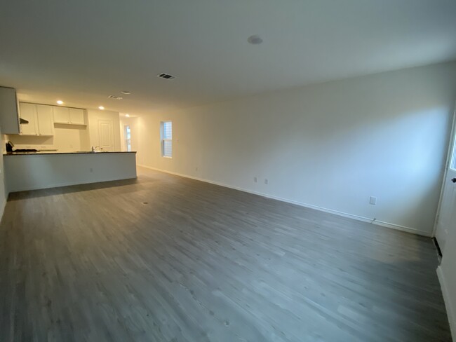 Building Photo - 10903 Presa Gln