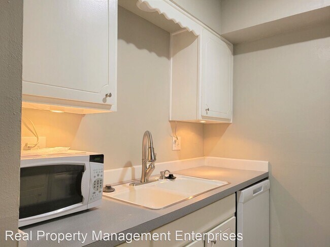 Foto del edificio - 1 br, 1 bath House - 6708 N Meridian Ave #D