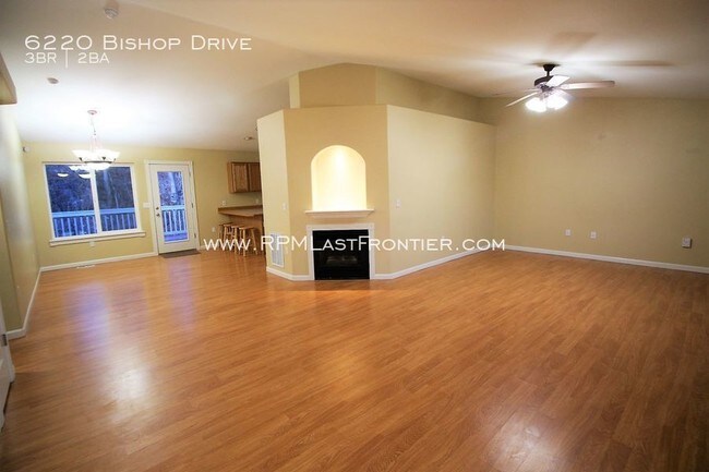 Building Photo - 6220 Bishop Dr