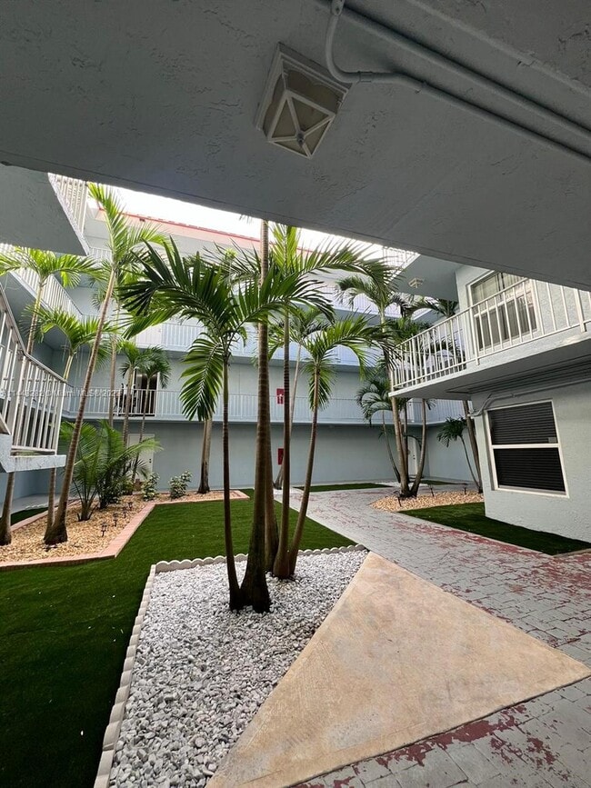 Building Photo - 455 S Pine Island Rd