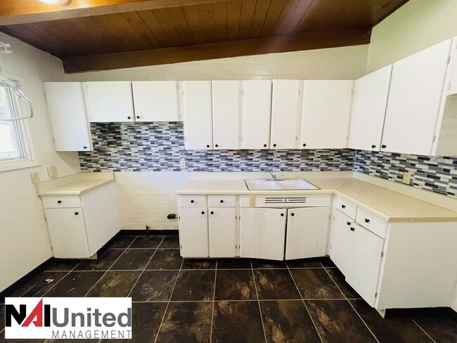 Building Photo - 2 Bedroom, 1 bathroom near Sioux City Airport