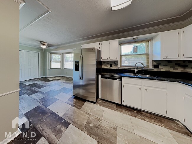 Building Photo - 3876 Quail Manor Dr SW