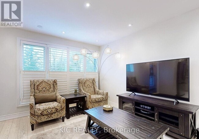 Building Photo - 226 Browndale Crescent