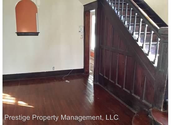 Building Photo - 310 S Elm St