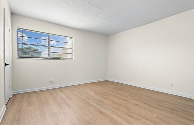 Foto del edificio - 3750 NW 115th Way