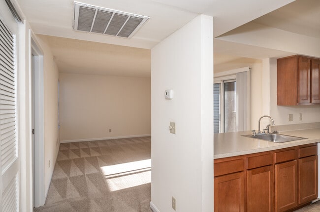 Building Photo - Highland Commons Apartments