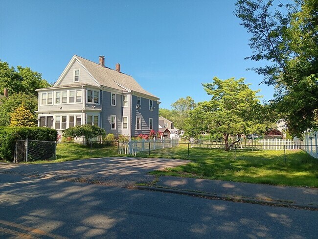 Building Photo - 63 Spruce St
