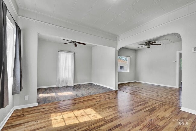 Building Photo - 155 N 11th E St