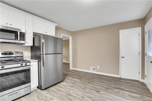 Foto del edificio - 4952 Pebblebrook Dr
