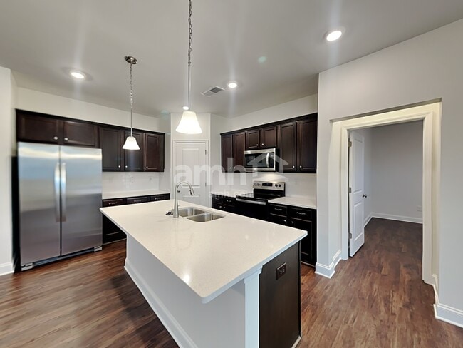 Foto del edificio - 7023 Garrett Ct