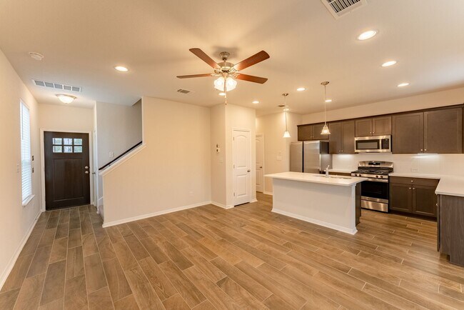 Foto del edificio - Modern Elegance in Prime Pflugerville: Dis...