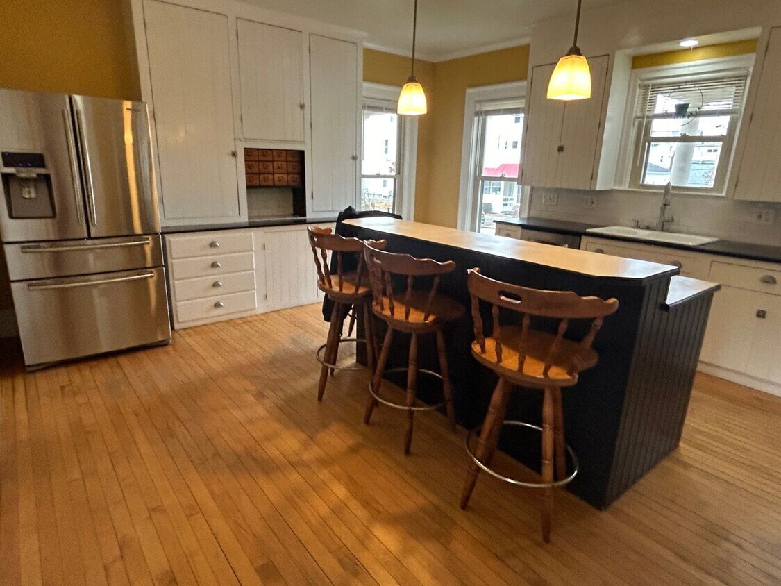 135 Brook St, Manchester, NH 03104 Townhome Rentals in Manchester NH