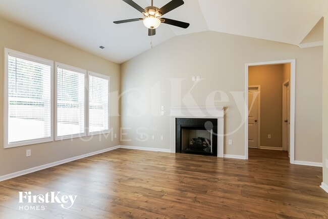 Foto del edificio - 208 Silverleaf Dr