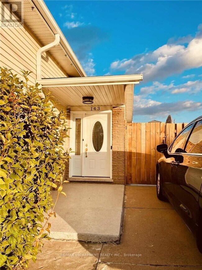 Photo du bâtiment - 143 Highridge Ave