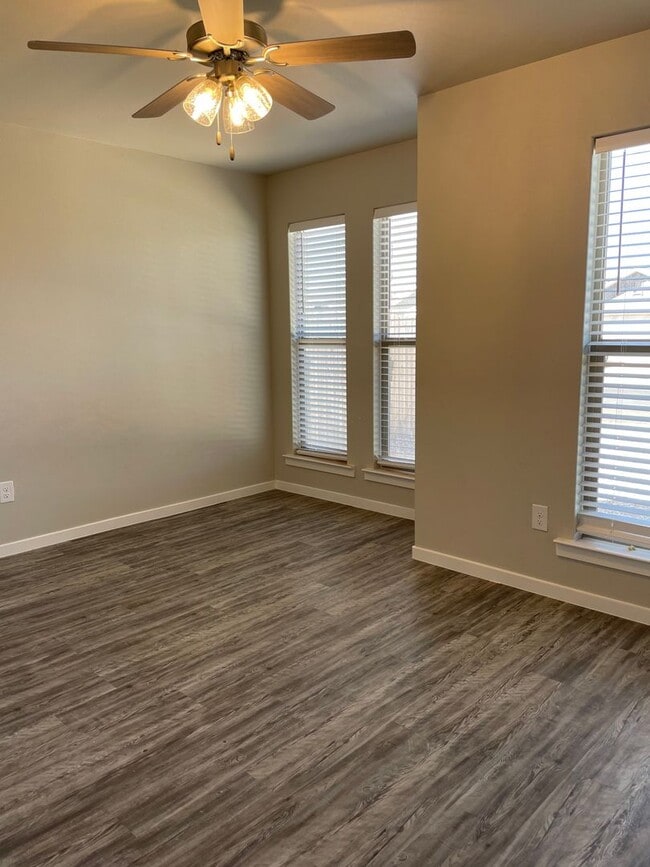 Foto del edificio - 4 bed 2 bath - Frenship ISD