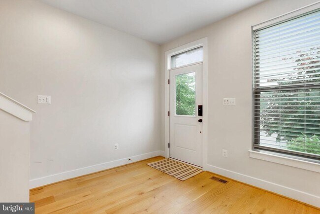Foto del edificio - 5142 Randolph Rd