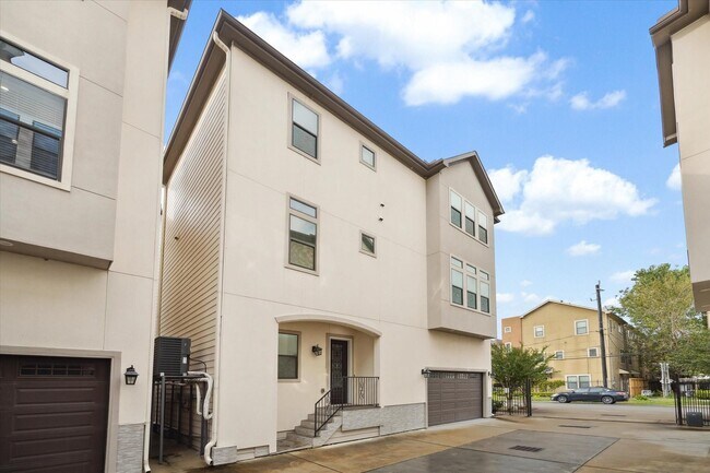 Building Photo - 1620 W 24th St