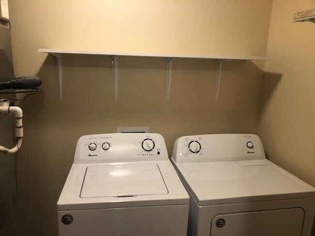 Foto del edificio - 2 Bedroom 1 Bath Apartment