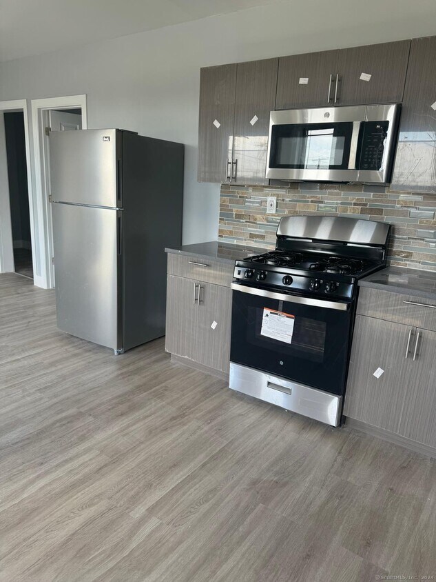 Foto principal - 647 Barnum Ave