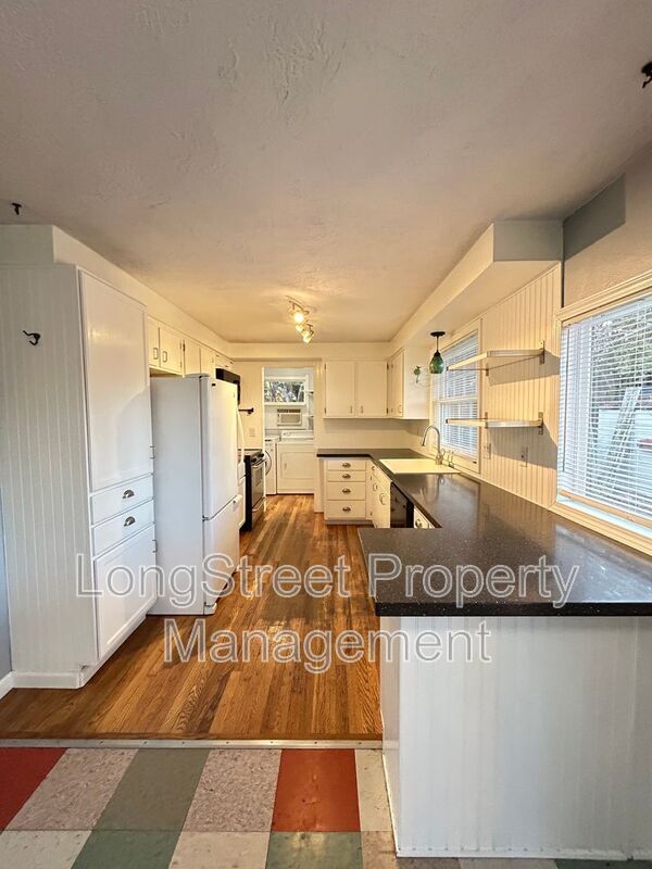 Foto del edificio - 2872 SE Linda St