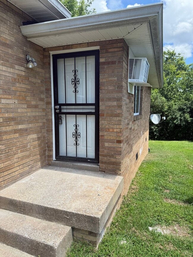 2 bedroom, 1 bath - 2 bedroom, 1 bath House