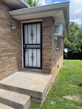 Building Photo - 910 33rd Ave N