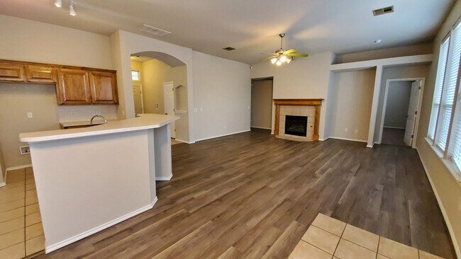 Building Photo - Royal Oaks Addition! (3) Bed + Study! 1800...