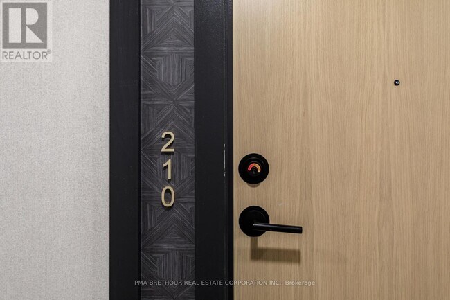 Building Photo - 31 Huron St